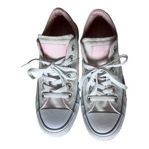 Converse Women Chuck Taylor Sneakers
